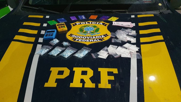 Dupla é detida com cocaína e ecstasy em Garanhuns