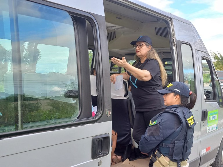 trafico de pessoas 03.jfif