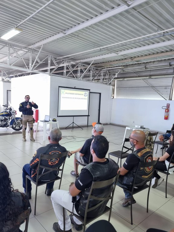 PRF realiza ações educativas durante exposição em Caruaru