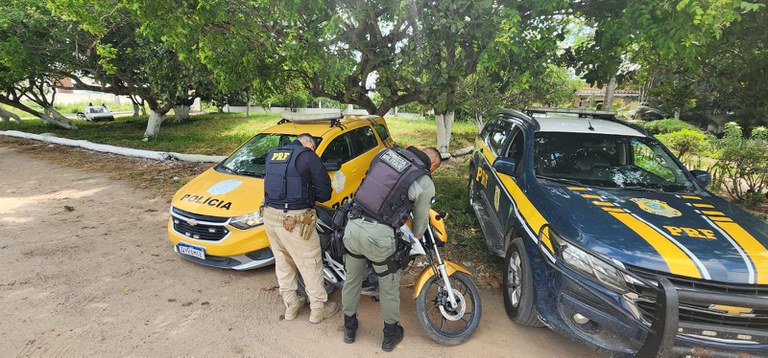 PRF e 11ª CIPM recuperam moto adulterada em Lajedo
