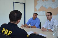 PRF entrega certificado de agradecimento a parceiros do setor de alimentos