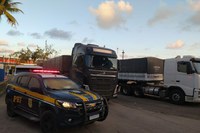 PRF flagra mais de 77 ton de excesso de carga durante comando de fiscalização em Vitória do Santo Antão/PE