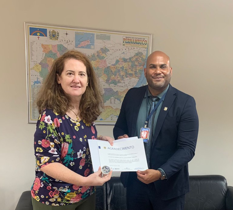 PRF realiza entrega de agradecimento à ABIN em PE