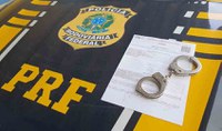 Procurado por roubo, posse de arma e tráfico de drogas é detido pela PRF