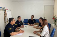 Superintendente da PRF-PE realiza entrega de Certificado ao gestor da Delegacia de Entorpecentes em Juazeiro