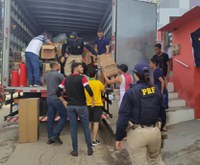 Mais de 2 toneladas de donativos são entregues em Correntes, PE