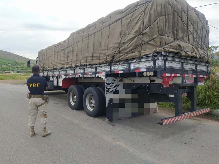 Carga de gesso sem nota fiscal é retida pela PRF em Serra Talhada