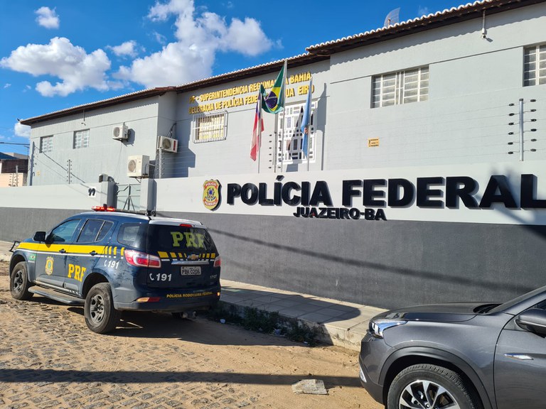 Condutor inabilitado e com CRLV falso é detido pela PRF em Petrolina