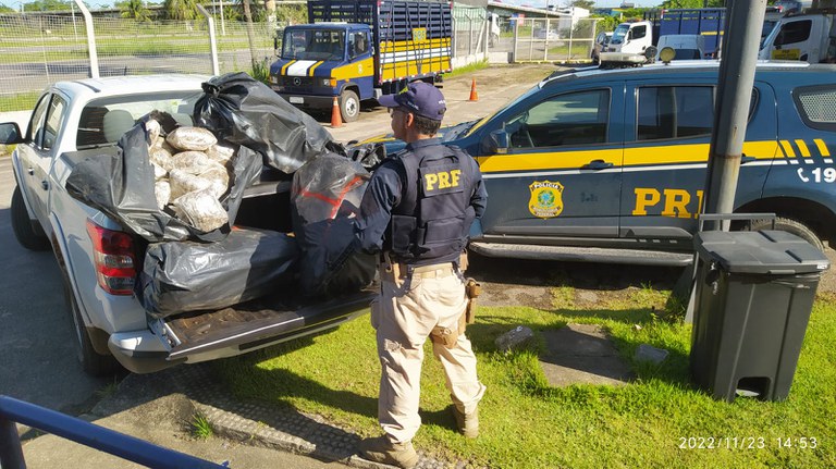 PRF detém motorista com 48 Kg de maconha em Jaboatão dos Guararapes