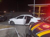 Após fuga do condutor, PRF apreende 70 kg de maconha em São Caetano/PE