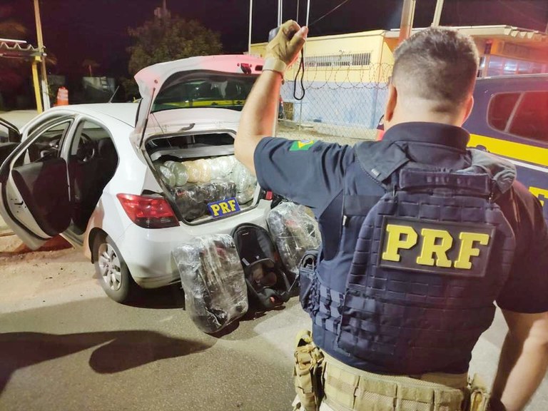 Após fuga por 16 Km, casal é detido com 89 kg de maconha em Serra Talhada