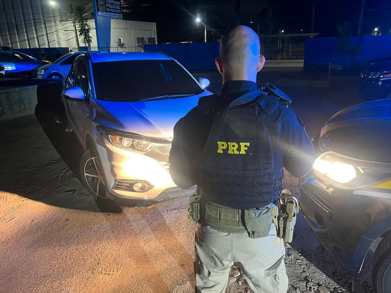 Após realizar manobras perigosas, veículo utilitário roubado é recuperado pela PRF em Paulista