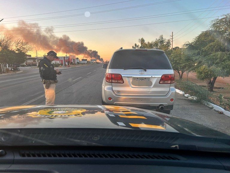 Homem é detido com caminhonete de luxo e CRLV falsificado em Juazeiro