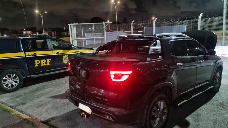 PRF detém homem com caminhonete roubada no Recife