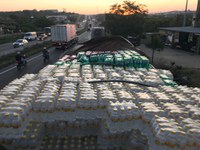 PRF flagra excesso de peso e descaminho no transporte de bebidas na BR-232