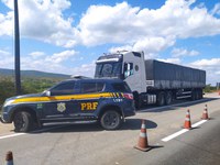 Carga de 3,3 mil pares de calçados falsificados é apreendida pela PRF em São Caetano