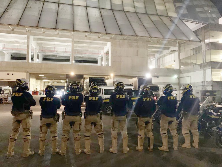 PRF escolta banda internacional Guns N' Roses no Grande Recife