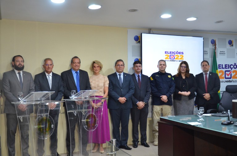 PRF participa de solenidade de assinatura de ACT no TRE-PE