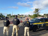 Após capotar, motorista é detido com cocaína e crack em Gravatá