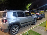 Dupla viaja para buscar droga e acaba detida pela PRF com carro roubado