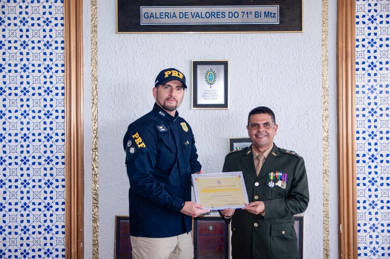 PRF recebe título de Colaborador Emérito do Exército em Garanhuns
