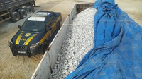 Caminhão com 50 toneladas de gipsita irregular é retido pela PRF em Ouricuri