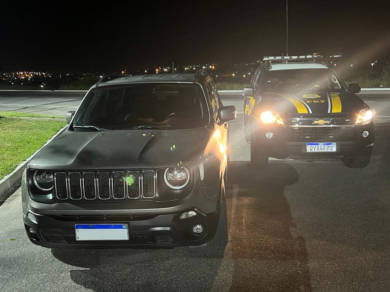 Carro levado de locadora de Curitiba é recuperado pela PRF em São Caetano