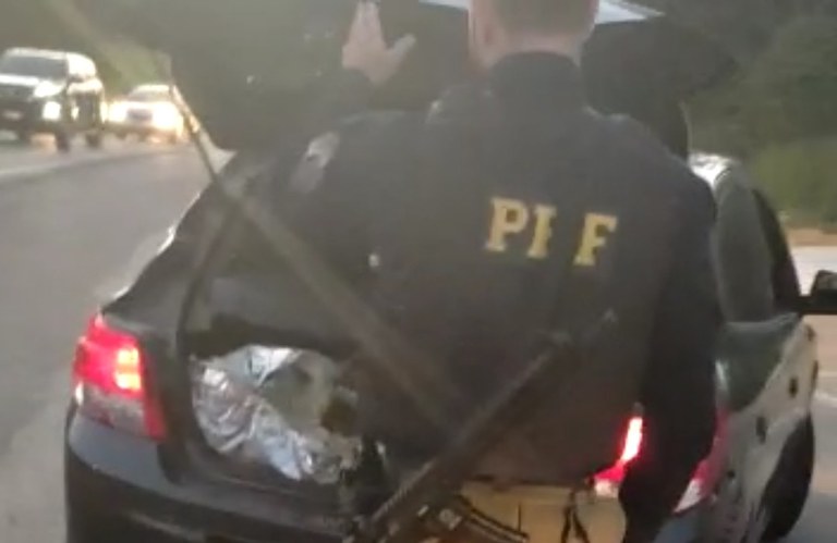 Foragido do sistema prisional é detido com 51 Kg de maconha e carro furtado no Curado