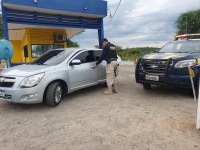 Homem compra carro roubado em feira e é detido pela PRF