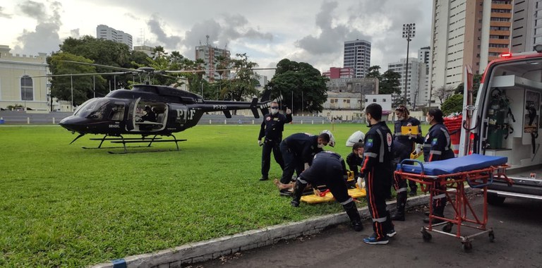 PRF e SAMU resgatam motociclista ferido no Cabo de Santo Agostinho