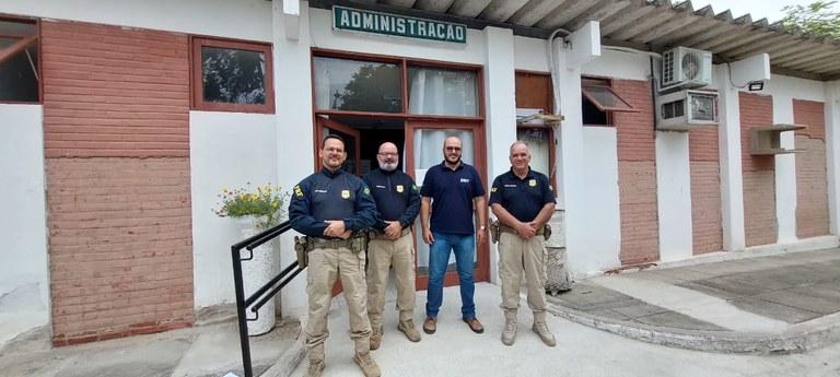 PRF entrega relatório de inspeção viária ao DNIT em Caruaru