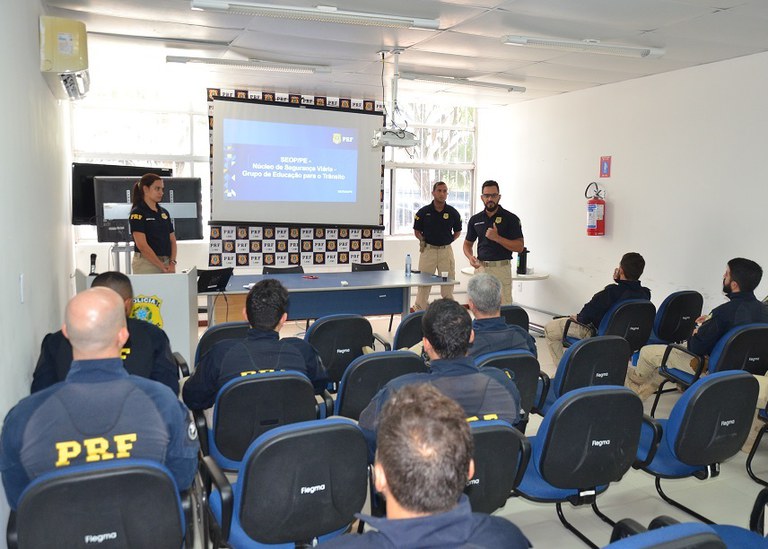 PRF/PE realiza Operação Coletivo Seguro em Pernambuco