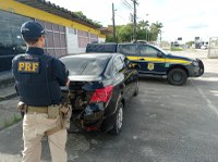 PRF recupera carro roubado usado em transporte por aplicativo