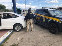 PRF recupera em Sertânia carro roubado no Recife