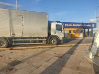 PRF retém carga de gesso sem documento fiscal em Ouricuri