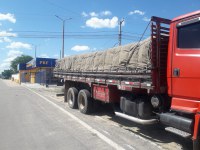 PRF flagra transporte irregular de gesso em Ouricuri