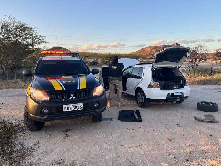 Carro roubado há 6 anos é recuperado pela PRF em Salgueiro