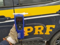 Embriagado, motorista é preso após oferecer dinheiro aos PRFs