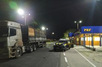 PRF flagra motorista sem CNH transportando madeira ilegalmente