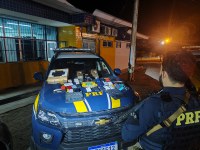 Quarteto é detido após ser flagrado com 25 celulares