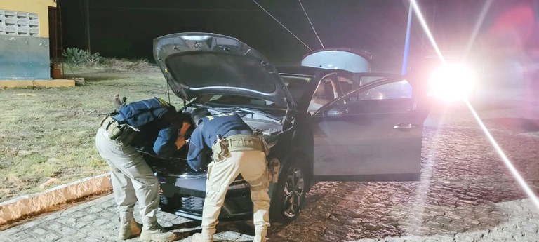 Carro roubado em Salvador é recuperado pela PRF em Cabrobó