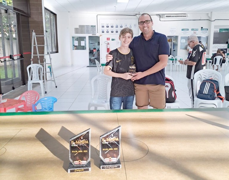 PRF participa junto com o filho de campeonatos de futebol de mesa