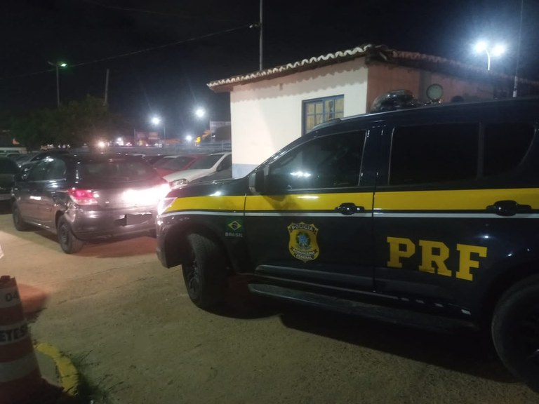 Carro roubado há uma semana em SP é recuperado pela PRF em Juazeiro