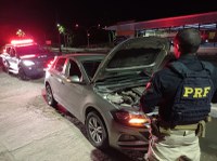 Homem compra carro roubado por meio de rede social e acaba detido pela PRF