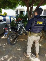 PRF apreende caminhonete e moto clonadas no Sertão de PE