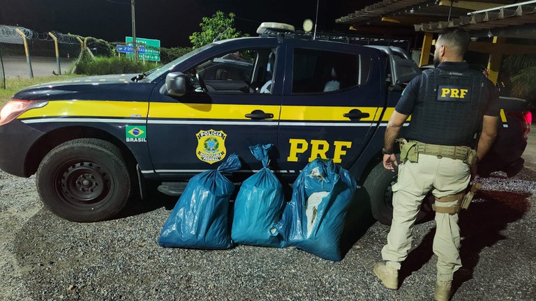 PRF detém casal com 35 Kg de maconha em Serra Talhada