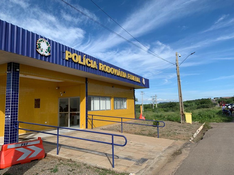 Adolescente percorre 18 Km a pé e é encontrado pela PRF em Serra Talhada