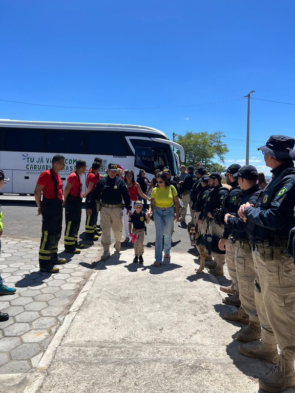 Crianças em tratamento contra o câncer ganham dia especial na PRF em Caruaru