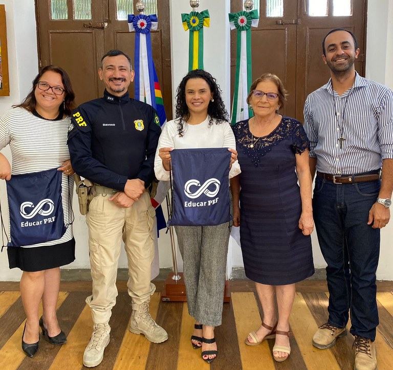 PRF e Prefeitura de Bezerros realizam reunião sobre o projeto Educar