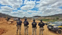 PRF flagra extração ilegal de argila em Salgueiro